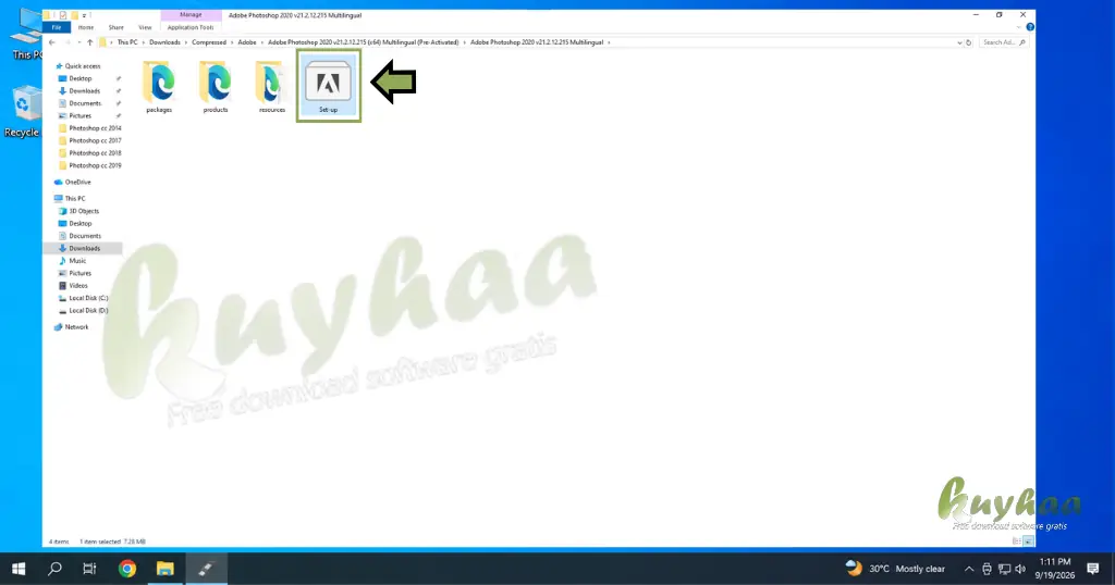 File Explorer showing the extracted RAR folder and highlighting the setup.exe application file