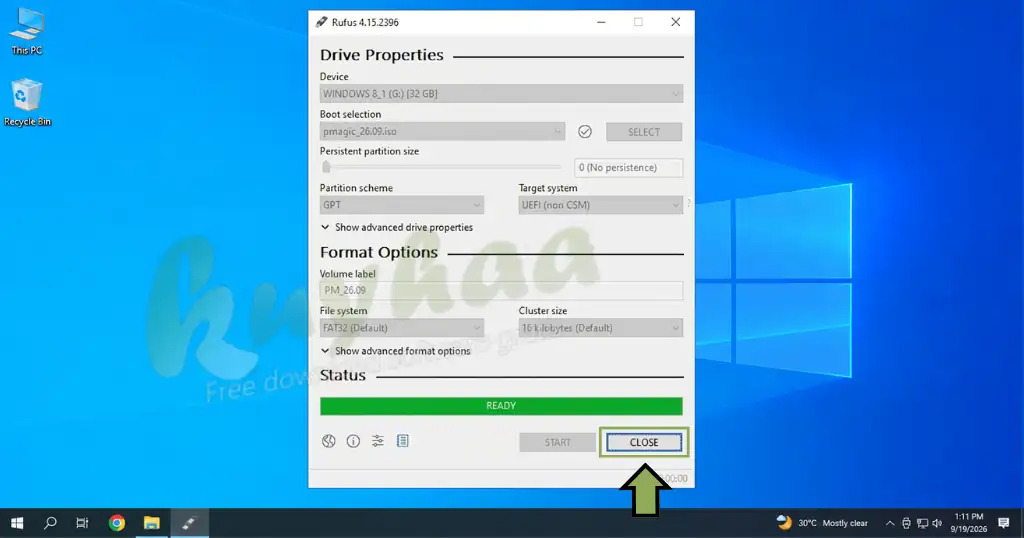 Rufus interface showing the progress bar fully loaded at 100% ready for closing