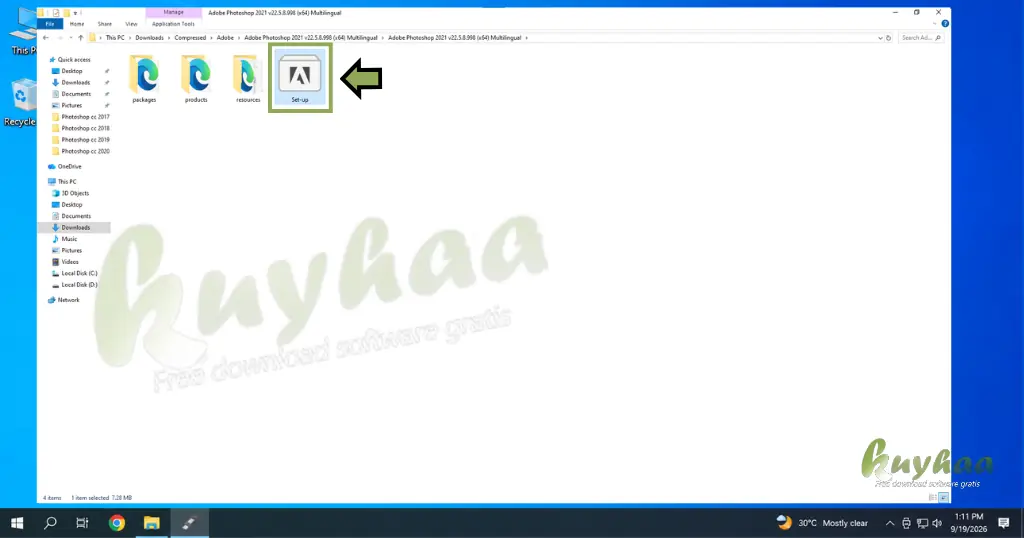 File Explorer displaying the extracted RAR directory and highlighting the setup.exe executable file